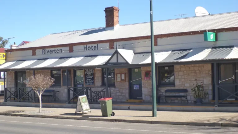 Riverton Hotel